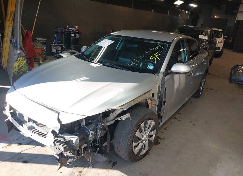 Photo 2 of 2019 Nissan Altima 2.5 S (VIN 1N4BL4BV0KC206488)