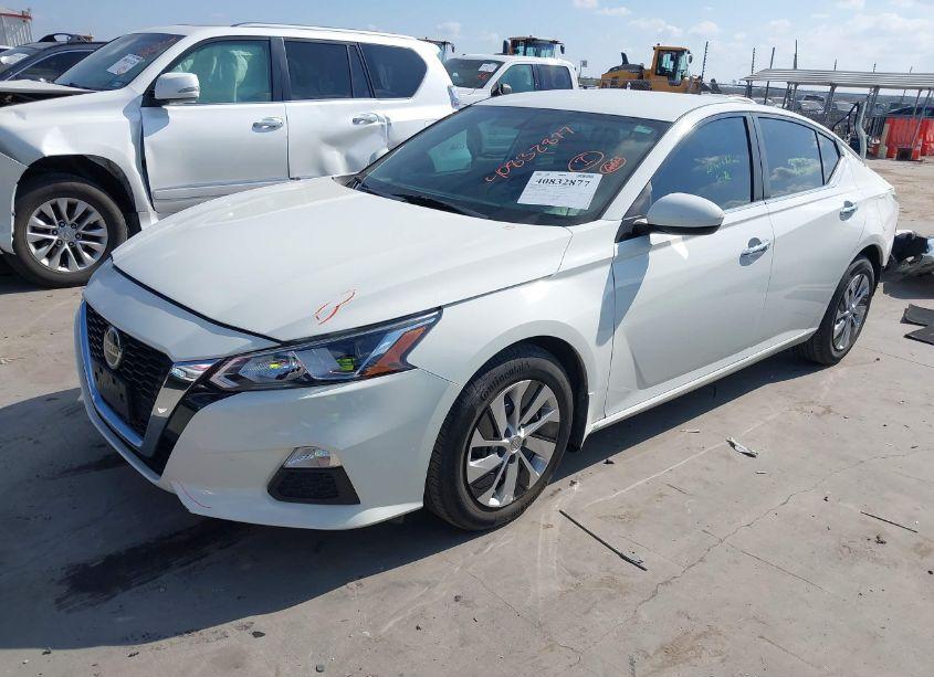 Photo 2 of 2020 Nissan Altima S FWD (VIN 1N4BL4BV0LC100088)