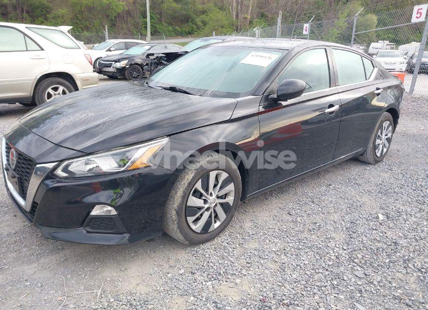 Photo 2 of 2020 Nissan Altima S FWD (VIN 1N4BL4BV0LC152594)