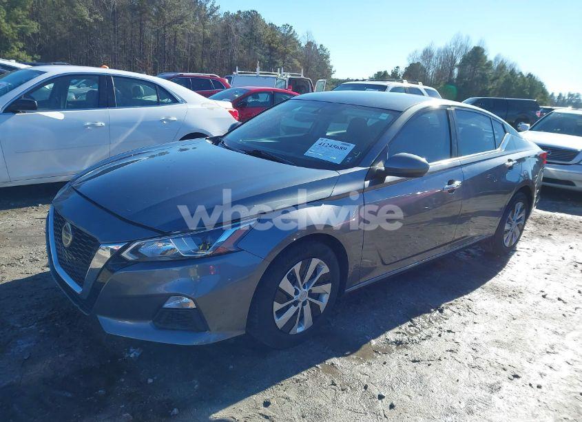 Photo 2 of 2020 Nissan Altima S FWD (VIN 1N4BL4BV0LC160503)