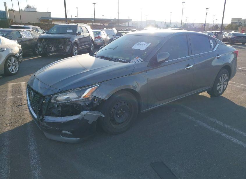 Photo 2 of 2020 Nissan Altima S FWD (VIN 1N4BL4BV0LC163482)