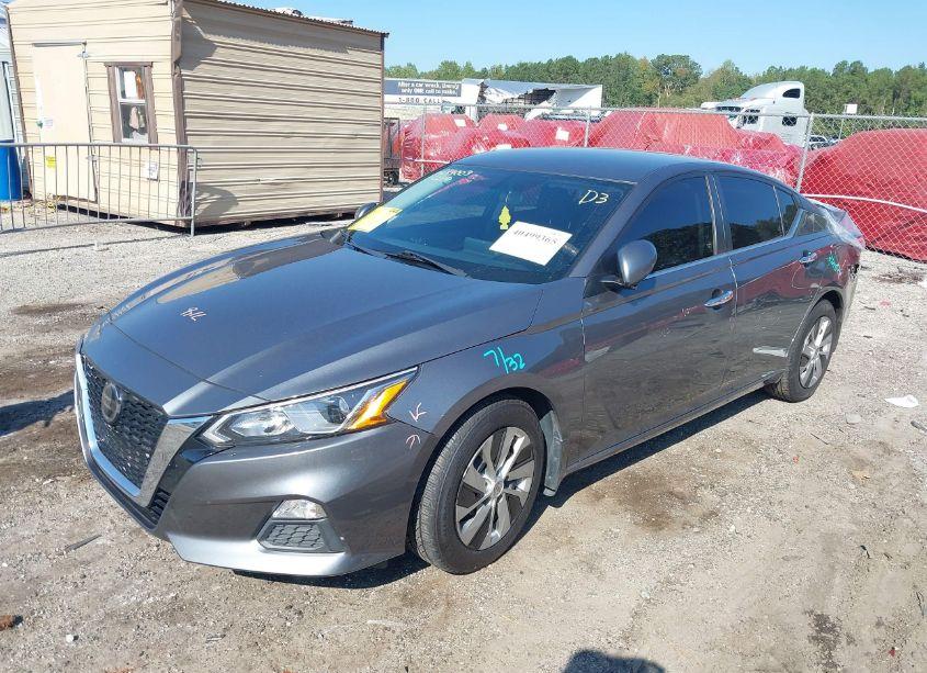 Photo 2 of 2020 Nissan Altima S FWD (VIN 1N4BL4BV0LC169184)