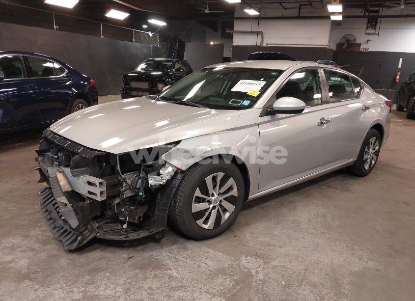 Photo 2 of 2020 Nissan Altima S FWD (VIN 1N4BL4BV0LC169802)