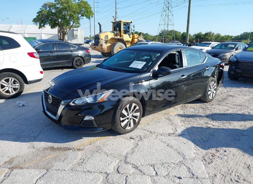 Photo 2 of 2020 Nissan Altima S FWD (VIN 1N4BL4BV0LC185062)