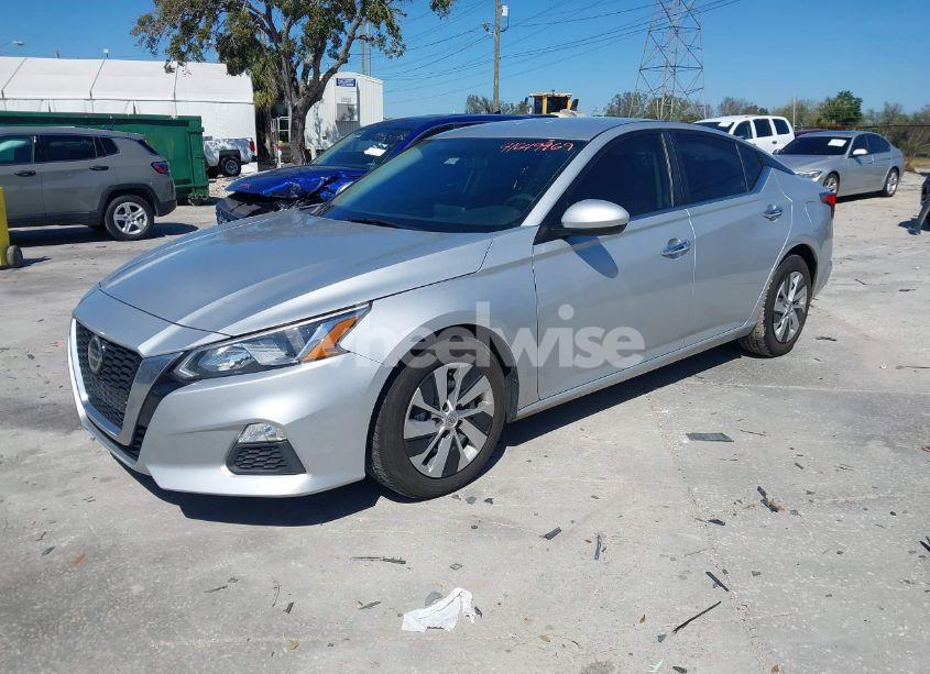 Photo 2 of 2020 Nissan Altima S FWD (VIN 1N4BL4BV0LC190262)