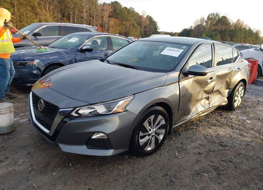 Photo 2 of 2020 Nissan Altima S FWD (VIN 1N4BL4BV0LC191587)