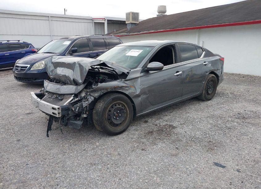 Photo 2 of 2020 Nissan Altima S FWD (VIN 1N4BL4BV0LC211157)