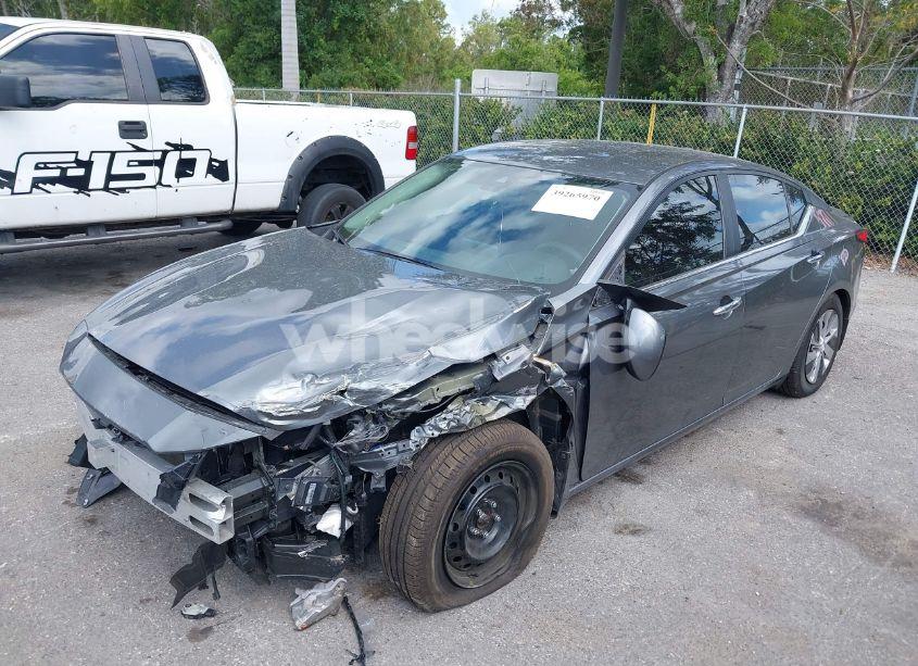 Photo 2 of 2020 Nissan Altima S FWD (VIN 1N4BL4BV0LC211868)