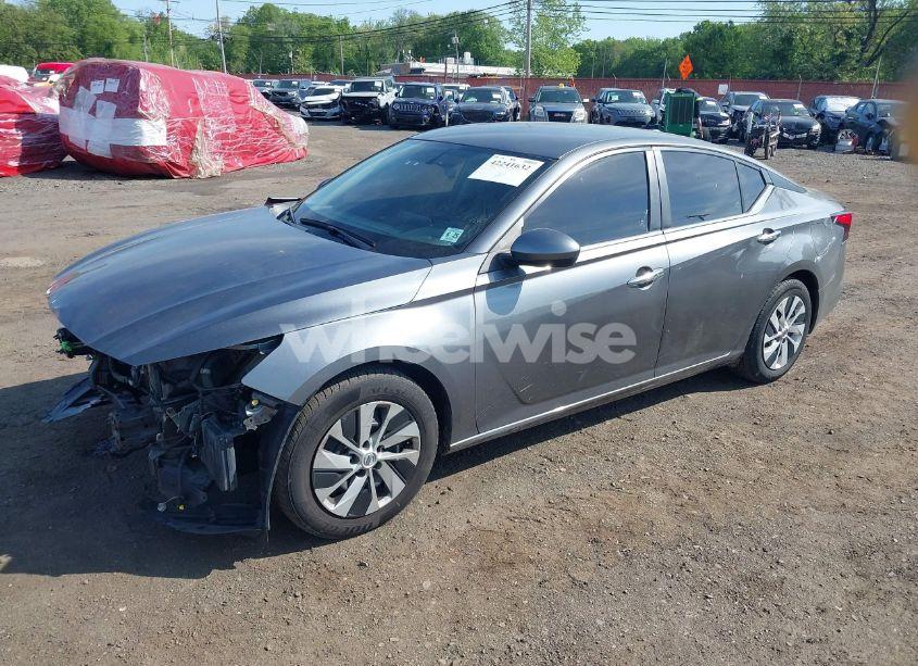 Photo 2 of 2020 Nissan Altima S FWD (VIN 1N4BL4BV0LC232588)