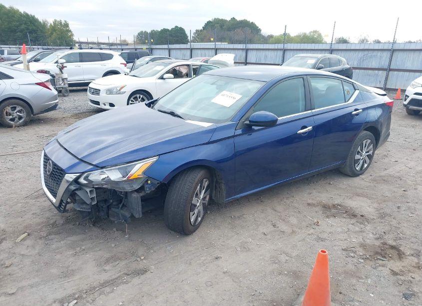 Photo 2 of 2020 Nissan Altima S FWD (VIN 1N4BL4BV0LC247429)