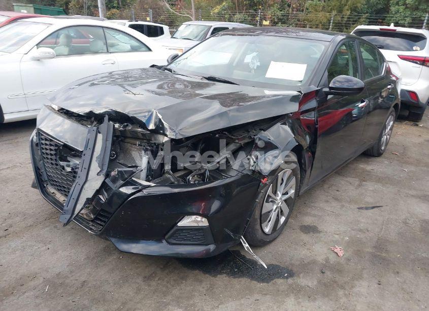 Photo 2 of 2020 Nissan Altima S FWD (VIN 1N4BL4BV0LC262402)