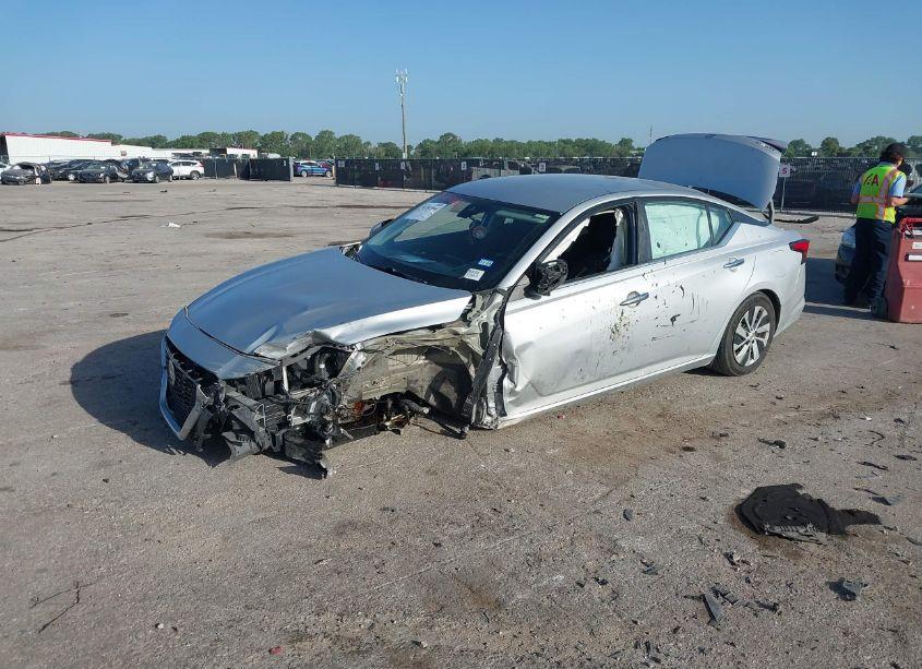 Photo 2 of 2021 Nissan Altima S FWD (VIN 1N4BL4BV0MN360769)