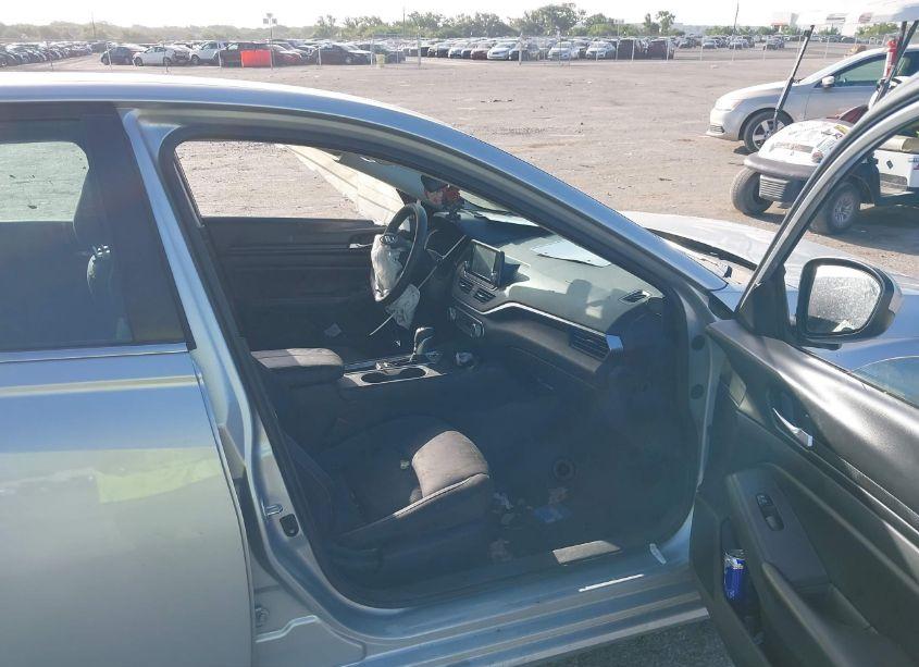 Photo 5 of 2021 Nissan Altima S FWD (VIN 1N4BL4BV0MN360769)