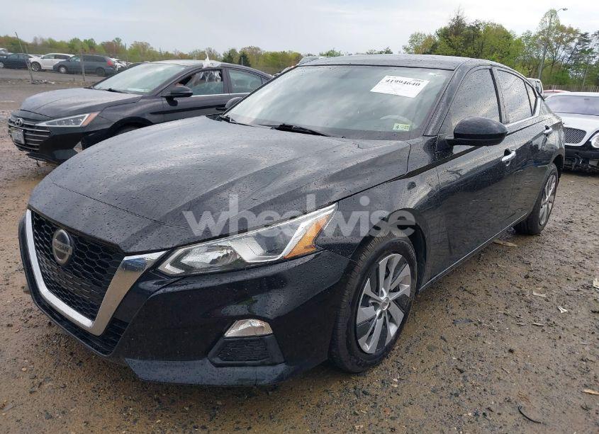 Photo 2 of 2020 Nissan Altima S FWD (VIN 1N4BL4BV1LC132922)