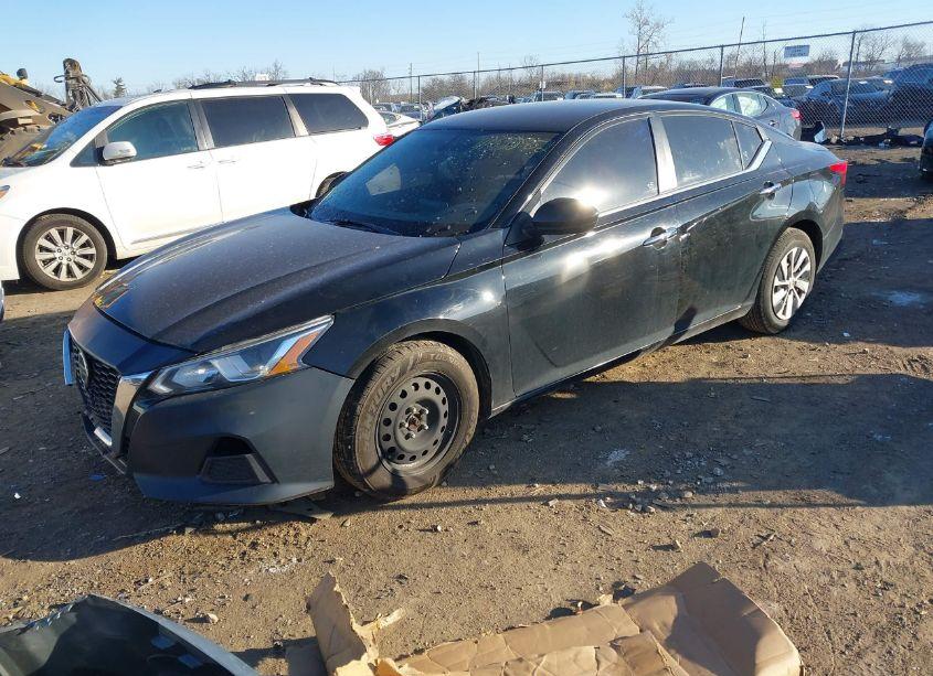 Photo 2 of 2020 Nissan Altima S FWD (VIN 1N4BL4BV1LC150269)