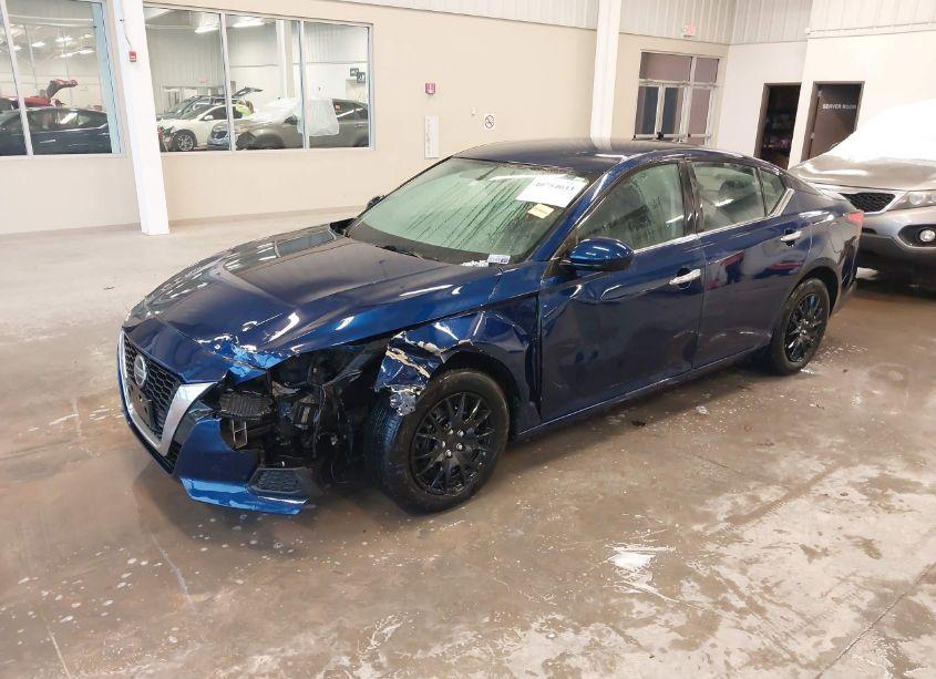 Photo 2 of 2020 Nissan Altima S FWD (VIN 1N4BL4BV1LC193610)