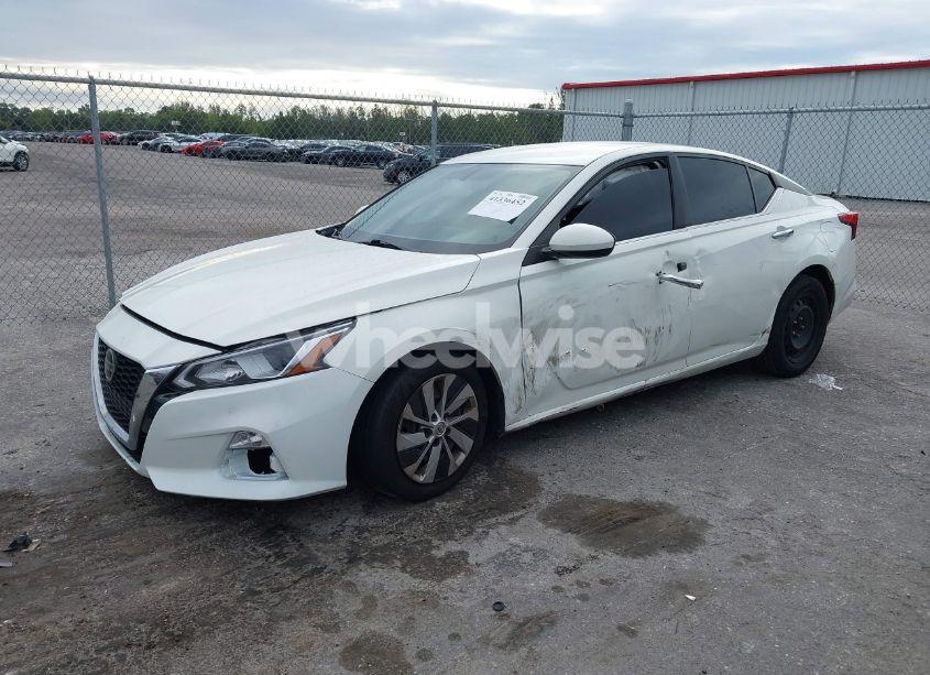 Photo 2 of 2020 Nissan Altima S FWD (VIN 1N4BL4BV1LC221082)