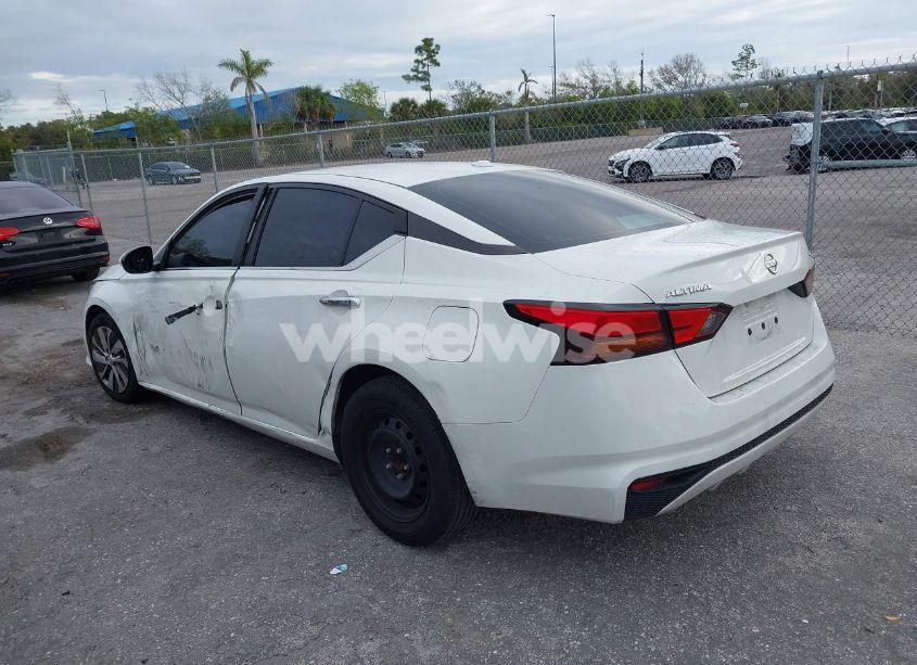 Photo 3 of 2020 Nissan Altima S FWD (VIN 1N4BL4BV1LC221082)