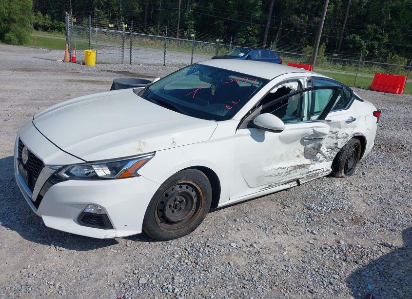 Photo 2 of 2020 Nissan Altima S FWD (VIN 1N4BL4BV1LC229442)