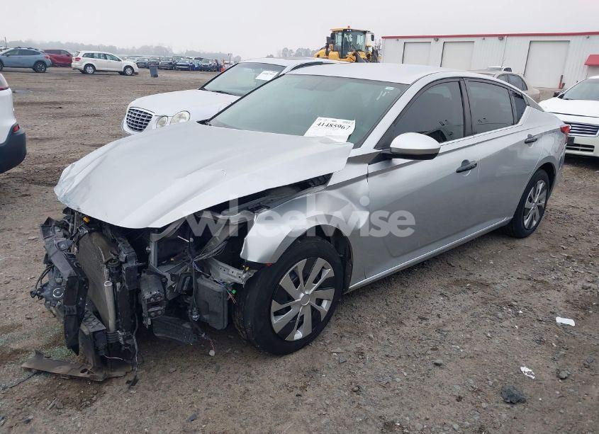 Photo 2 of 2020 Nissan Altima S FWD (VIN 1N4BL4BV1LC233734)