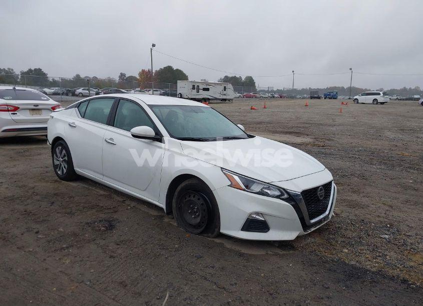 2020 Nissan Altima S FWD (VIN 1N4BL4BV1LC256818) main photo