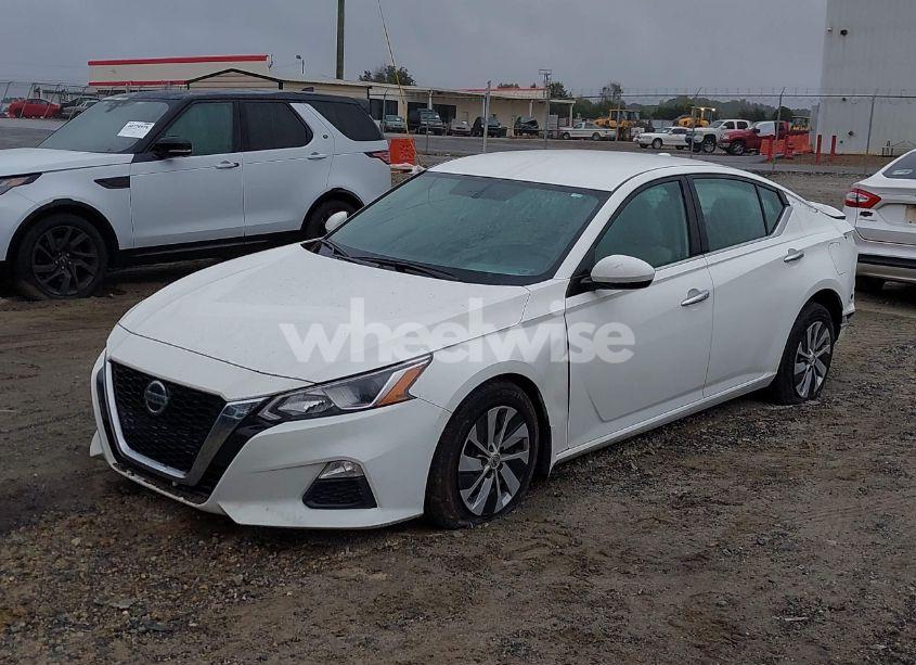 Photo 2 of 2020 Nissan Altima S FWD (VIN 1N4BL4BV1LC256818)