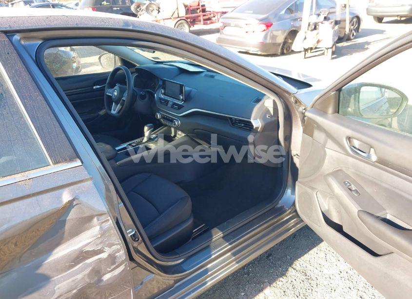 Photo 5 of 2022 Nissan Altima S FWD (VIN 1N4BL4BV1NN330925)