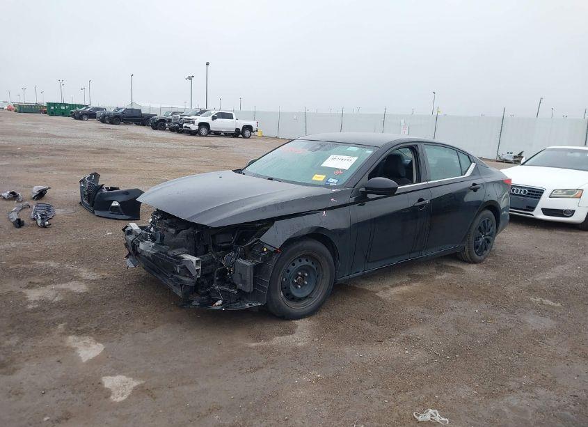 Photo 2 of 2022 Nissan Altima S FWD (VIN 1N4BL4BV1NN335817)