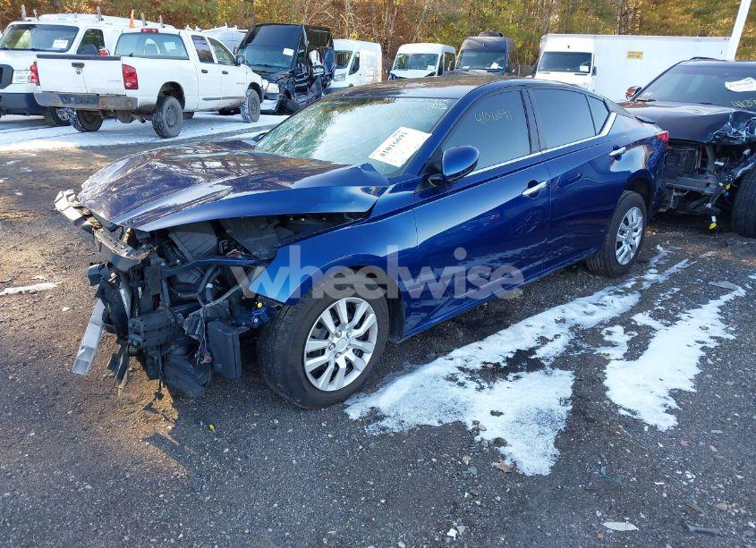 Photo 2 of 2019 Nissan Altima S (VIN 1N4BL4BV2KC136380)