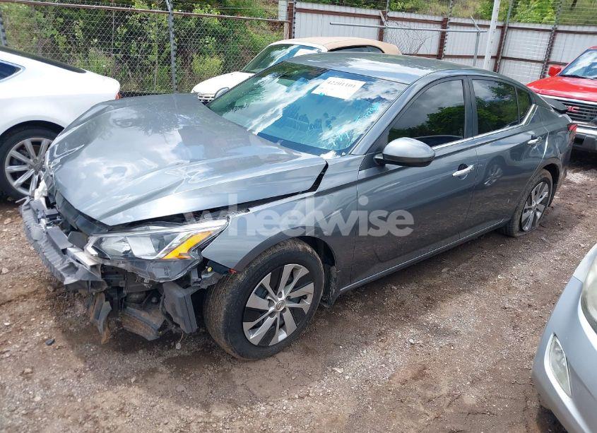 Photo 2 of 2019 Nissan Altima 2.5 S (VIN 1N4BL4BV2KC190861)