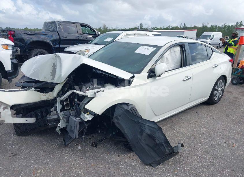 Photo 2 of 2019 Nissan Altima 2.5 S (VIN 1N4BL4BV2KC243168)