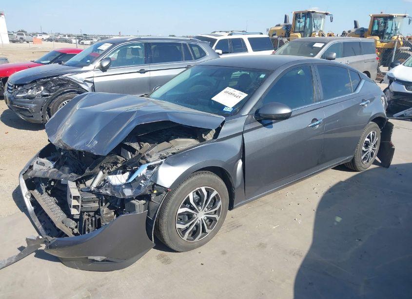 Photo 2 of 2020 Nissan Altima S FWD (VIN 1N4BL4BV2LC132363)