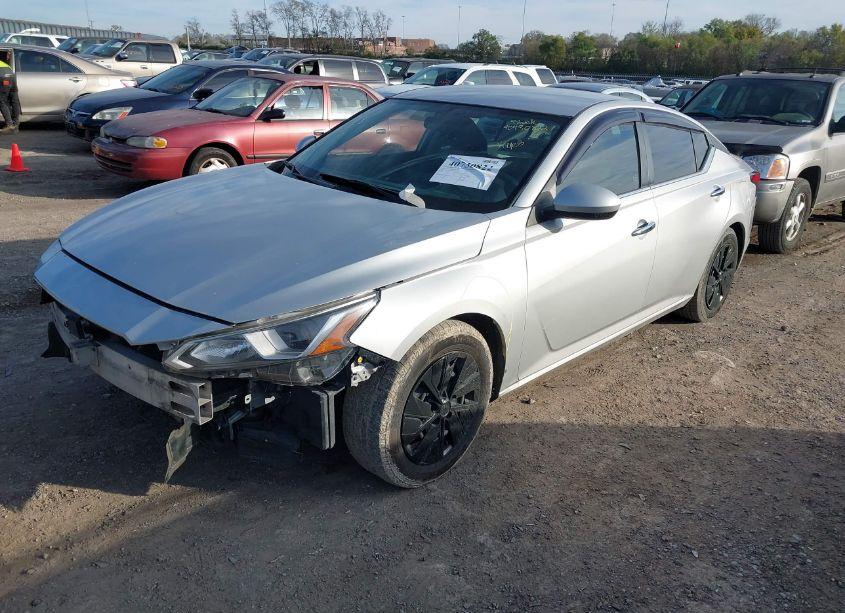 Photo 2 of 2020 Nissan Altima S FWD (VIN 1N4BL4BV2LC159448)