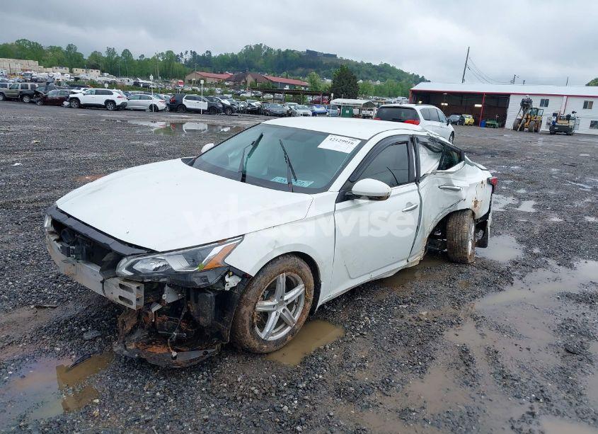 Photo 2 of 2020 Nissan Altima S FWD (VIN 1N4BL4BV2LC230065)