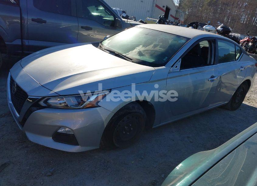 Photo 2 of 2020 Nissan Altima S FWD (VIN 1N4BL4BV2LC239431)