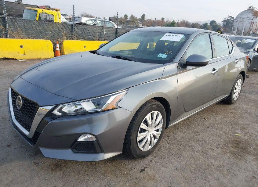 Photo 2 of 2020 Nissan Altima S FWD (VIN 1N4BL4BV2LC250798)