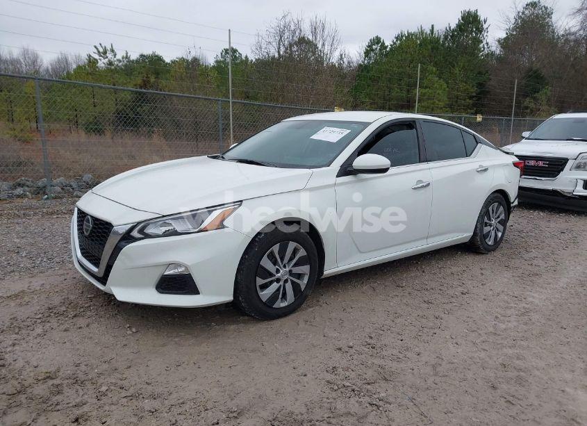 Photo 2 of 2020 Nissan Altima S FWD (VIN 1N4BL4BV2LC252583)