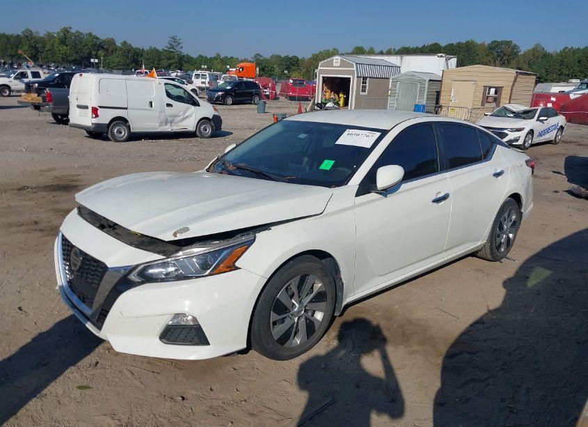 Photo 2 of 2020 Nissan Altima S FWD (VIN 1N4BL4BV2LN315735)