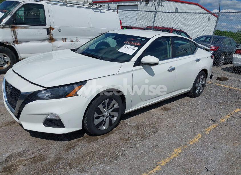 Photo 2 of 2022 Nissan Altima S FWD (VIN 1N4BL4BV2NN318038)