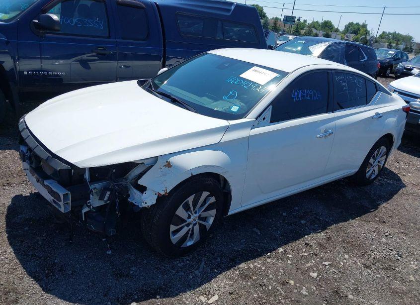 Photo 2 of 2022 Nissan Altima S FWD (VIN 1N4BL4BV2NN373623)