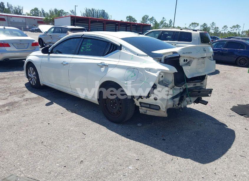 Photo 3 of 2019 Nissan Altima 2.5 S (VIN 1N4BL4BV3KN326984)