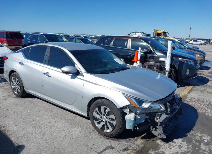 2020 Nissan Altima S FWD (VIN 1N4BL4BV3LC135191) main photo