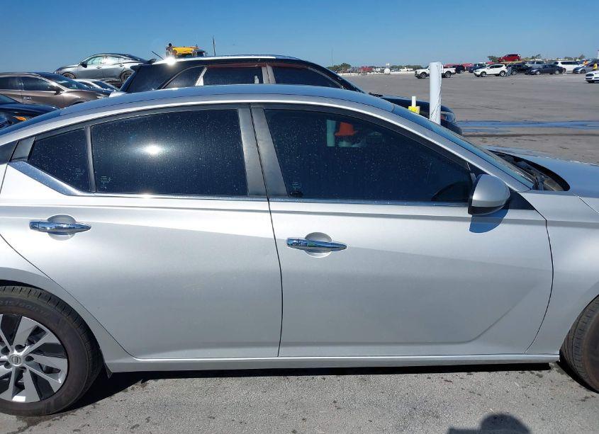 Photo 13 of 2020 Nissan Altima S FWD (VIN 1N4BL4BV3LC135191)