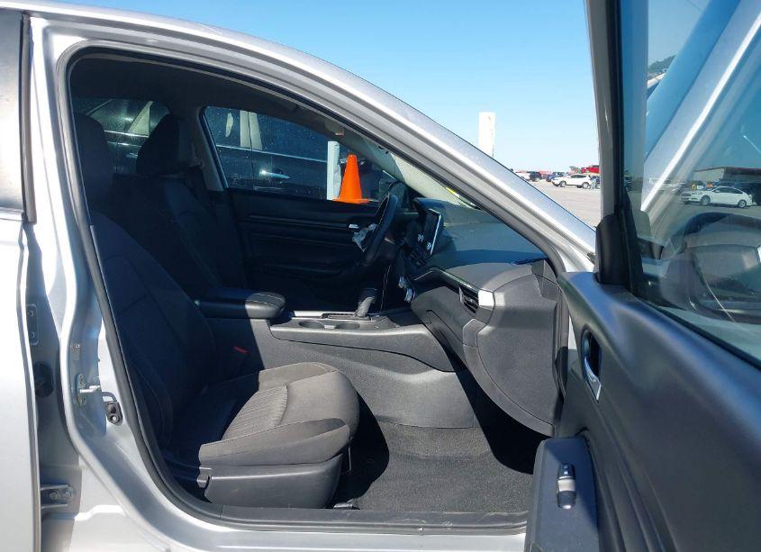 Photo 5 of 2020 Nissan Altima S FWD (VIN 1N4BL4BV3LC135191)