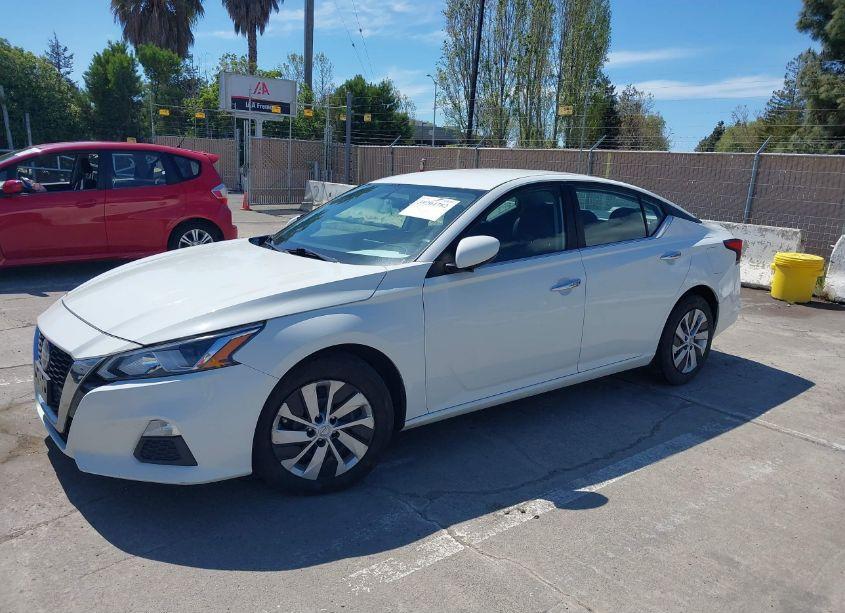 Photo 2 of 2020 Nissan Altima S FWD (VIN 1N4BL4BV3LC144733)