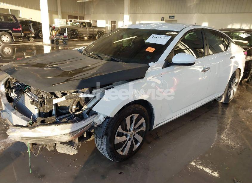 Photo 2 of 2020 Nissan Altima S FWD (VIN 1N4BL4BV3LC144764)