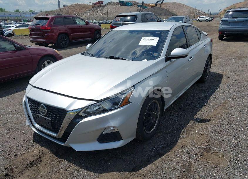 Photo 2 of 2020 Nissan Altima S FWD (VIN 1N4BL4BV3LC166005)