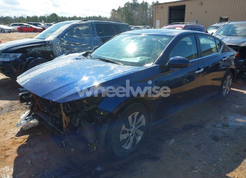 Photo 2 of 2020 Nissan Altima S FWD (VIN 1N4BL4BV3LC184777)