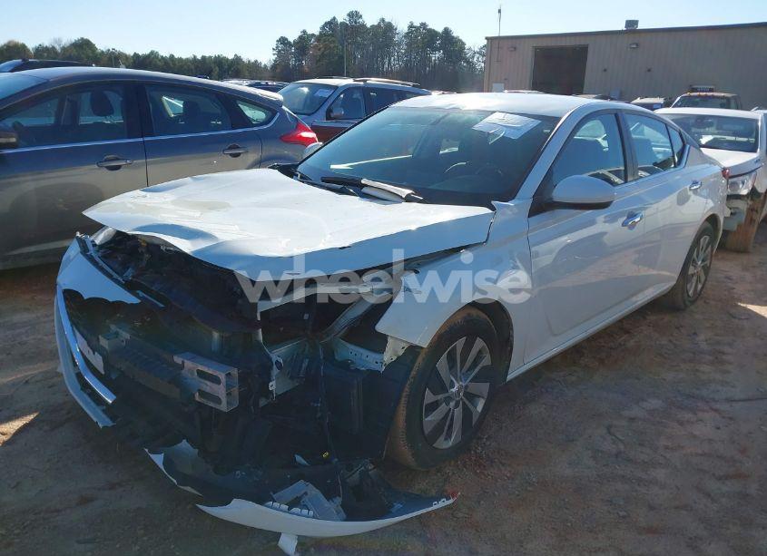 Photo 2 of 2020 Nissan Altima S FWD (VIN 1N4BL4BV3LC188909)