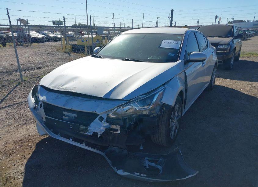 Photo 2 of 2020 Nissan Altima S FWD (VIN 1N4BL4BV3LC200637)